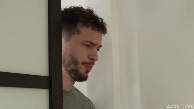 Показал сестре голый член и жарко выебал prew 1