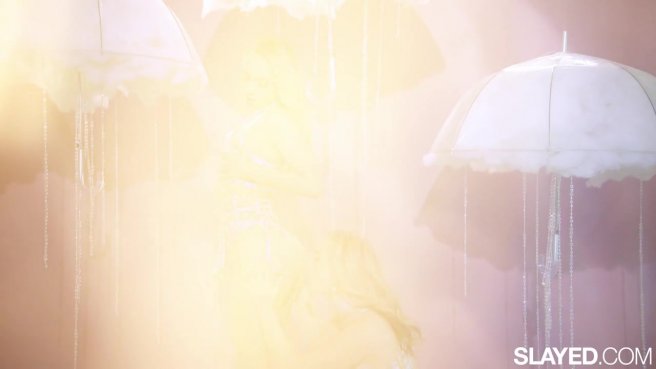 Две сучки с огоньком в глазах знают, как ублажить бабские желания prew 1