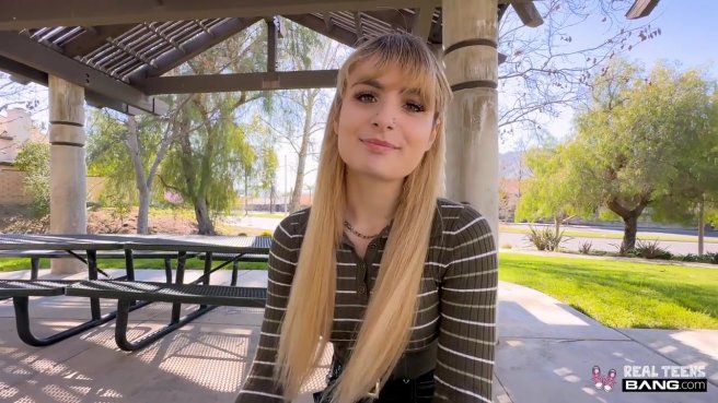 Через 20 минут после знакомства она уже скачет на члене prew 2