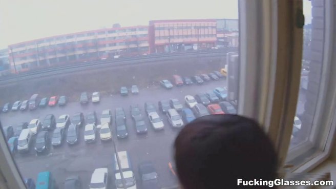 Парень привел худую девушку домой и трахнул её от первого лица в дождливый день prew 3