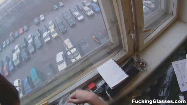 Парень привел худую девушку домой и трахнул её от первого лица в дождливый день prew 5