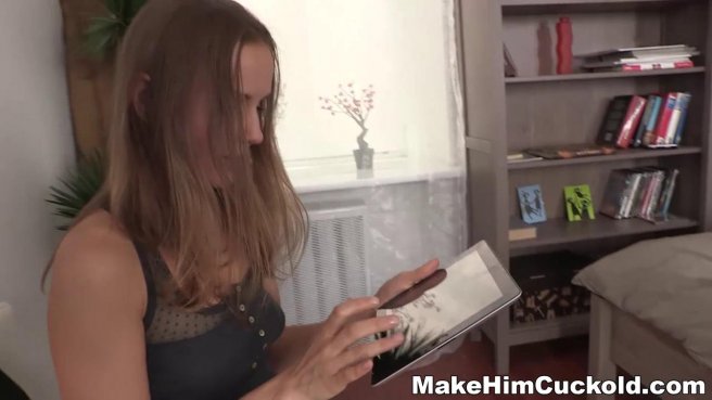 Связанный ебарь видит, как его жена кончает мохнаткой на чужом члене prew 1